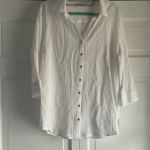 White Crinkle 3/4 Sleeve Button Up with Gold Buttons
